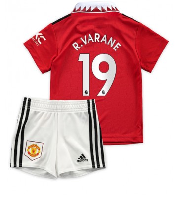 Manchester United Raphael Varane #19 Hjemmedraktsett Barn 2022-23 Kortermet (+ Korte bukser)